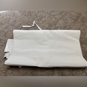 🌱🦢4 FOR $15!🦢🌱 White Changing Pad